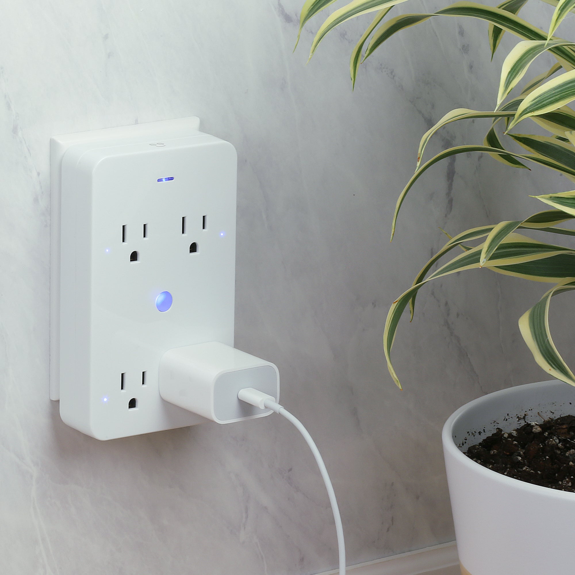 Geeni Extend Smart 4-Outlet Surge Protector